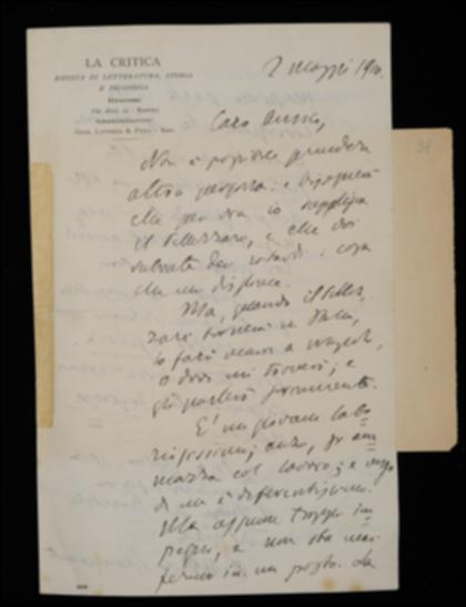 Dopo aver ribadito il proposito di sollecitare Achille Pellizzari a riorganizzare al meglio il sistema di correzione delle bozze degli scrittori d'Italia, Benedetto Croce avvisa Giovanni Laterza che a breve verranno licenziati i volumi di Matteo Bandello e Carlo Gozzi, lamentando che la tipografia non abbia spedito a Vincenzo Spampanato le bozze del volume di Giambattista Della Porta per la seconda correzione; prevede poi che insieme a questi tre volumi entro settembre 1910 siano pubblicati quello dei lirici marinisti e quello di Traiano Boccalini, del quale è pronta buona parte del manoscritto; dubbi vengono espressi circa la tiratura dei cinque volumi. Infine il Croce comunica al Laterza la spedizione di alcune copie del volume “Storia della critica romantica in Itali...