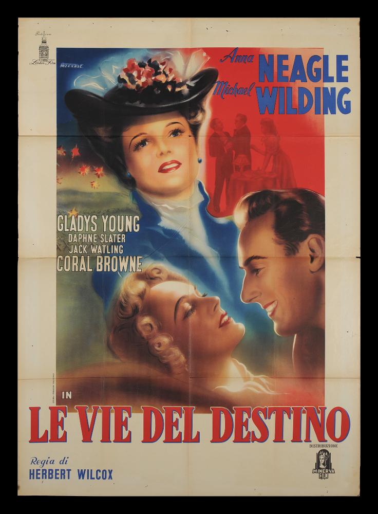 L'immagine riproduce uno dei manifesti conservati presso la Mediateca Regionale Pugliese (vedi Note). Si tratta di una delle versioni grafiche del manifesto del film in bianco e nero “Le vie del destino”, del 1947 per la regia di Herbert Wilcox. Il manifesto ha la firma di Fazekas, illustratore del quale non si hanno notizie biografiche. La composizione grafico prevede tre piani, due caratterizzati da ritratti, il primo della coppia dei giovani innamorati, il secondo di una protagonista. Nel terzo livello, nell’angolo a destra, su uno sfondo rosso è rappresentata una scena del film. Da notare come i colori utilizzati sono molto brillanti e la luce colpisce ed illumina i volti provenendo dal basso. Gli sguardi e le espressioni del viso lasciano trasparire un senso di ser...