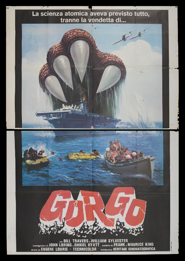 L'immagine riproduce uno dei manifesti conservati presso la Mediateca Regionale Pugliese (vedi Note). Si tratta di una delle versioni grafiche del manifesto del film “Gorgo”, del 1961 per la regia di Eugène Lourié, terzo capitolo della sua cosiddetta "trilogia dei dinosauri", di cui fanno parte anche “Il risveglio del dinosauro” e “Il drago degli abissi”. Il manifesto, senza firma, mostra una composizione pittorica dall'effetto scenografico e spettacolare, comunica a pieno il senso di terrore di un film di fantascienza degli anni '60. Un'unica grande scena, dinamica e molto realistica, occupa lo spazio, che è circoscritto in una cornice scura che dà rilievo al titolo dal font tridimensionale, molto simile a quello presente sull'altro manifesto di Gorgo, a firma del pitt...
