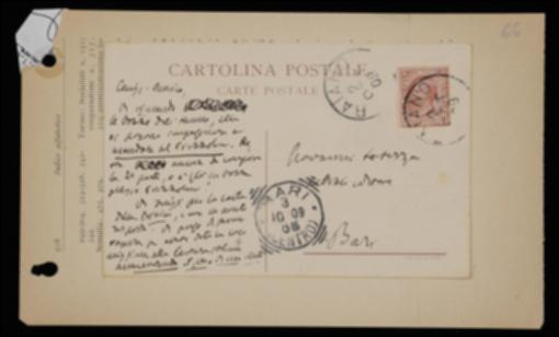 Nella cartolina Benedetto Croce avvisa Giovanni Laterza di avergli spedito le bozze della prima parte del volume di David Hume, di cui prega si mandi l'impaginato al curatore Giuseppe Prezzolini e lo prega di essere informato sulle restanti bozze. Inoltre, non avendo ancora ricevuto risposta in merito, il filosofo ribadisce all'editore la necessità di esplicitare chiaramente le caratteristiche della carta per “La Critica” nella commissione alla Cartiera Italiana.
