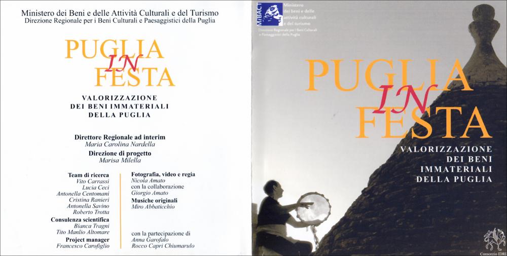 Il video è un montaggio, per la regia di Nicola Amato, realizzato nel 2014 unendo immagini scattate e video girati durante le numerose feste patronali e celebrazioni dei Santi che si avvicendano durante l'anno in tutta la Puglia. Quello che è stato raccolto in questo filmato è il risultato di una ricerca ben precisa avviata dal Segretariato Regionale del Ministero dei Beni e delle Attività Culturali e del Turismo per la Puglia nato dall'esigenza di trovare le radici delle comunità locali di un territorio unico, ma caratterizzato da proprie sfumature e usanze simili ma differenti. È il desiderio di riscoprire e mantenere memoria di luoghi, antiche ritualità, canti e gestualità della collettività che in alternativa andrebbero persi e dimenticati. È un viaggio nella Puglia...