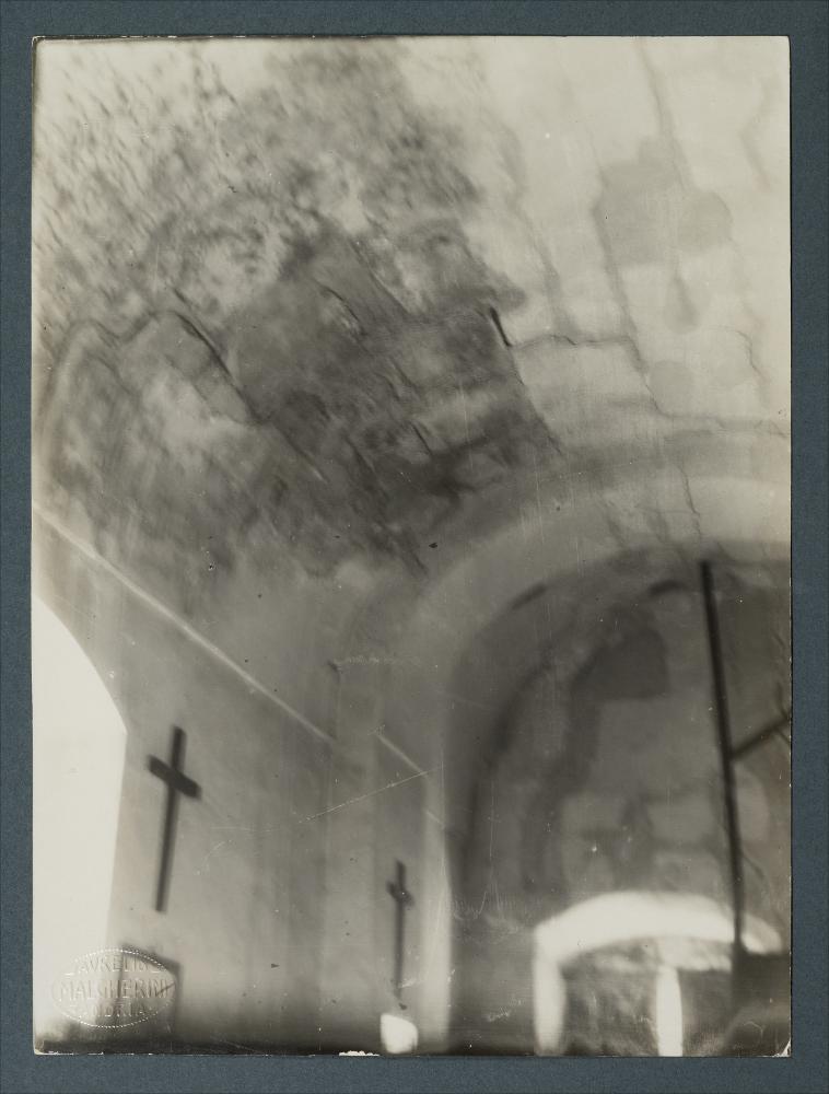 <div class="ql-editor"><div>Documentazione fotografica: Lesione interno della Chiesa SS.Trinità, Andria, fotografia di Aurelio Malgherini.</div><div><br></div><div>La raccolta fotografica di Giuseppe Ceci (1863-1938), studioso delle arti figurative dell’Italia meridionale e tra i promotori delle Società di Storia Patria di Napoli e della Puglia, si inserisce nel vivace clima culturale dell’Italia postunitaria, caratterizzato dal progressivo consolidarsi di una «coscienza nazionale» alimentata anche dal confronto e dal dialogo con le realtà storiche e culturali locali.</div><div>Oggi la Biblioteca Comunale di Andria conserva oltre settecento fotografie dedicate alla Puglia medievale, a Napoli e al patrimonio storico-artistico dellR...