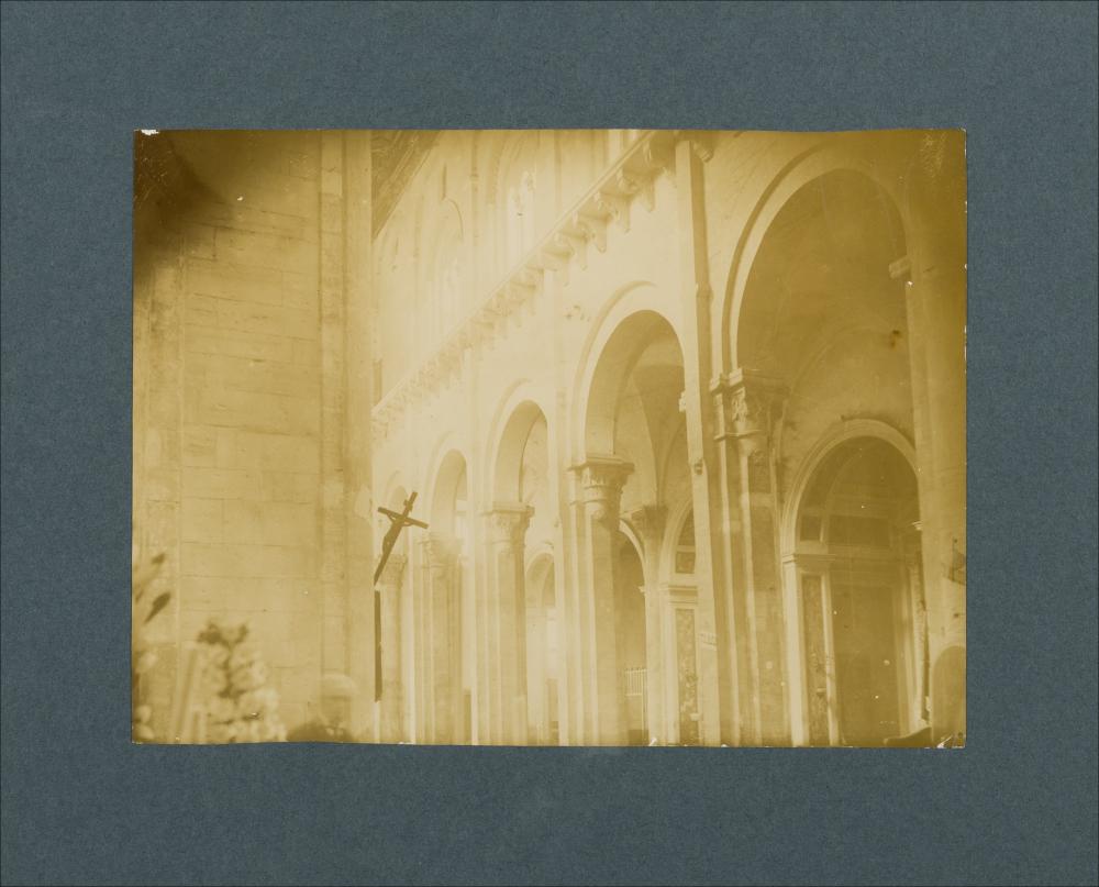 <div class="ql-editor"><div><span>Documentazione fotografica </span>dell'interno della Cattedrale di Ruvo di Puglia, con <span>veduta parziale della controfacciata e dell’arcata sinistra.</span></div><div><span class="ql-cursor">﻿</span>La raccolta fotografica di Giuseppe Ceci (1863-1938), studioso delle arti figurative dell’Italia meridionale e tra i promotori delle Società di Storia Patria di Napoli e della Puglia, si inserisce nel vivace clima culturale dell’Italia postunitaria, caratterizzato dal progressivo consolidarsi di una «coscienza nazionale» alimentata anche dal confronto e dal dialogo con le realtà storiche e culturali locali.</div><div>Oggi la Biblioteca Comunale di Andria conserva oltre settecento fotografie de...