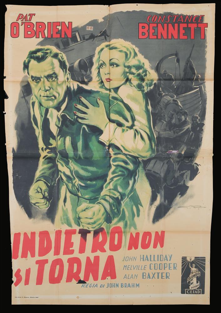 L'immagine riproduce uno dei manifesti conservati presso la Mediateca Regionale Pugliese (vedi Note). Si tratta di una delle versioni grafiche per il manifesto del film "Indietro non si torna" del 1940 per la regia di John Brahm. La firma che si trova in basso a destra non è chiaramente leggibile, sembrano essere due iniziali puntate. La composizione è tutta realizzata sui toni del bianco/nero sul quale risalta il contrasto del rosso utilizzato per il titolo e per i nomi dei due protagonisti, posti in alto rispetto all’elenco degli altri attori in basso. Su uno sfondo completamente grigio, quasi nero, si riconoscono i contorni di una nave, dell’equipaggio e di alcuni soldati. Protagonisti indiscussi sono Pat O’Brien e Constance Bennett, perfettamente centrali nello spaz...