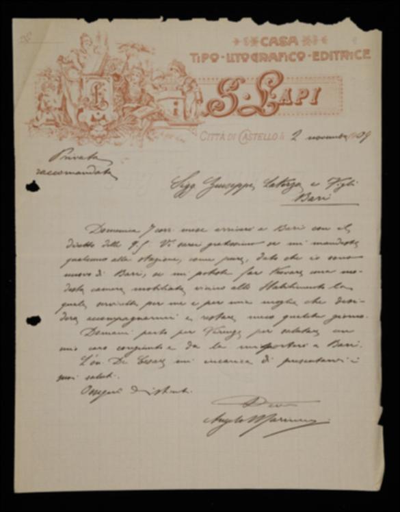 Nella lettera Angelo Marinelli comunica a Laterza giorno e ora del suo arrivo a Bari, pregandolo di mettergli a disposizione un alloggio per sé e per la moglie.