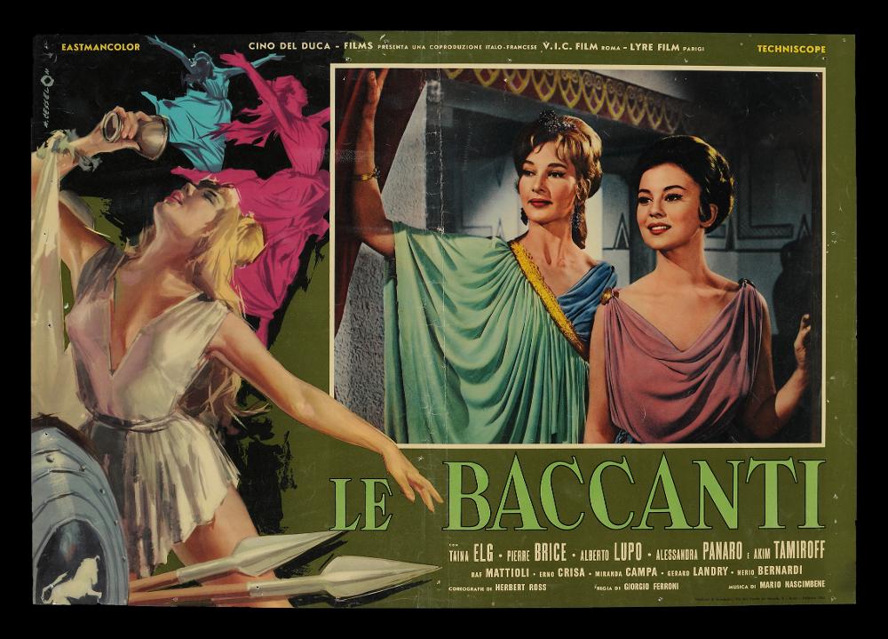 L'immagine riproduce uno dei manifesti conservati presso la Mediateca Regionale Pugliese (vedi Note). Si tratta di uno dei soggetti della fotobusta del film “Le baccanti”, del regista Giorgio Ferroni del 1961. La composizione grafica presenta, su uno sfondo bicolore, una fotografia di scena che immortala le bellissime Alessandra Panaro nei panni di Manto, figlia di Tiresia, e Taina Elg interprete di Dirce, promessa sposa di Penteo. Gli sguardi delle due sembrano osservare la scena al di fuori della cornice, dipinta dal pittore veneto Angelo Cesselon, considerato tra pittori di cinema più originali, contraddistinto da uno stile fatto di un cromatismo vibrante e dinamico. Tutta la sua produzione, anche quella più tarda, privilegiò colori acquerellati e accostamenti di tin...