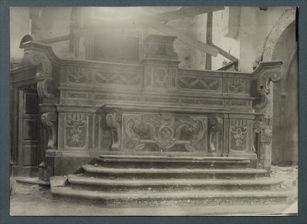 <div class="ql-editor"><div>Documentazione fotografica: Altare maggiore della Chiesa SS. Trinità, XVIII secolo, Andria, foto Aurelio Malgherini.</div><div><br></div><div>La raccolta fotografica di Giuseppe Ceci (1863-1938), studioso delle arti figurative dell’Italia meridionale e tra i promotori delle Società di Storia Patria di Napoli e della Puglia, si inserisce nel vivace clima culturale dell’Italia postunitaria, caratterizzato dal progressivo consolidarsi di una «coscienza nazionale» alimentata anche dal confronto e dal dialogo con le realtà storiche e culturali locali.</div><div>Oggi la Biblioteca Comunale di Andria conserva oltre settecento fotografie dedicate alla Puglia medievale, a Napoli e al patrimonio storico-artistico de...