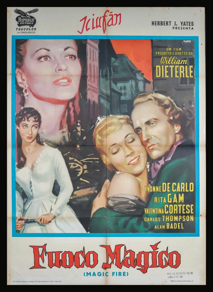 L'immagine riproduce uno dei manifesti conservati presso la Mediateca Regionale Pugliese (vedi Note). Si tratta del manifesto del film "Fuoco magico", la cui composizione pittorica è a firma di Manno (Dante Manno). Formatosi all'Accademia di Belle Arti, dove fu allievo di Duilio Cambellotti, è stato un grande pittore di cinema. Questo influenzerà la sua carriera, dedicandosi totalmente a quest'arte, sua grande passione fino alla crisi degli anni '70. L'uso degli acquerelli e della tempera, di colori compatti e pastosi rendono le sue figure ben definite e morbide, unendo un certo stile classico e accademico ad una grafica moderna. Manno, come molti altri pittori dell'epoca dediti alla pittura per manifesti, si fece interprete del filone Neorealista dei film anni '40 e '5...
