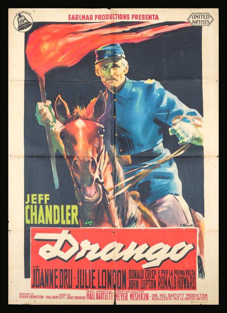L'immagine riproduce uno dei manifesti conservati presso la Mediateca Regionale Pugliese (vedi Note). Si tratta di una delle versioni grafiche per il manifesto del film “Drango” del 1957 per la regia di Hall Bartlett. Il manifesto è a firma dell’illustratore bolognese G. Olivetti (Giorgio Olivetti). Classe 1908, Olivetti caratterizza le sue prime opere da uno stile morbido, sfumato, fatto di acquerelli delicati che rendono il volume anche grazie ad un uso sapiente dei chiaroscuri. La composizione concepita per questo film (in collezione si possono osservare anche la versione 200x140 e la locandina, sempre a sua firma) è imponente e monumentale, con la sola figura protagonista dell'ufficiale Drango a cavallo, interpretato da Jeff Chandler. Olivetti usa la luce per dare i...