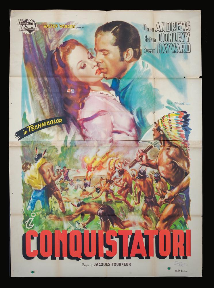 L'immagine riproduce uno dei manifesti conservati presso la Mediateca Regionale Pugliese (vedi Note). Si tratta di uno dei manifesti di grandi dimensioni (140x200) del film “I conquistatori” del 1946 per la regia di Jacques Tourneur. La firma che leggiamo sul lato a destra appartiene all’illustratore bolognese Giorgio Olivetti. Classe 1908, Olivetti caratterizza le sue prime opere da uno stile morbido, sfumato, fatto di acquerelli delicati che rendono il volume anche grazie ad un uso sapiente dei chiaroscuri. Qui il manifesto presenta due momenti narrativi fondamentali, in alto, sullo sfondo, i due protagonisti sono immortalati in un momento dalla grande intensità emotiva. In primo piano una scena corale dell'attacco dei pellerossa, rappresentati in movimento e non con ...