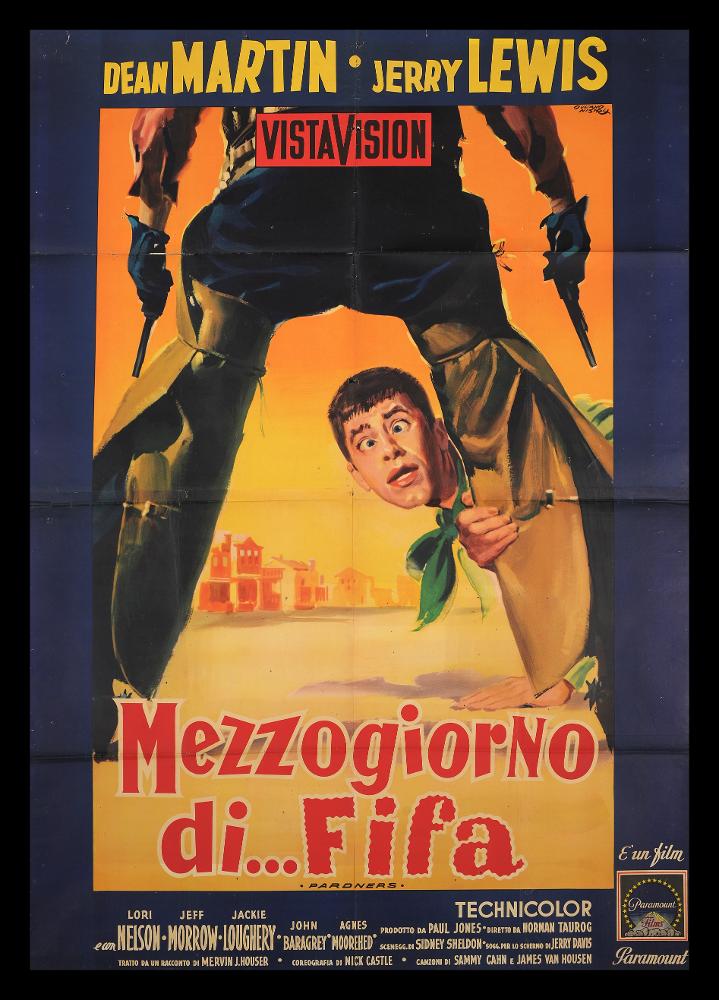 L'immagine riproduce uno dei manifesti conservati presso la Mediateca Regionale Pugliese (vedi Note). Si tratta di uno dei manifesti realizzati per “Mezzogiorno di... fifa”, film comico americano del 1956. La composizione grafica è a firma dell’artista Nistri Giuliano, pittore talentuoso, alla ricerca costante di composizioni intense, ma sempre nuove ed originali. Le sue scene cupe e drammatiche, con chiaroscuri accentuati sono sempre stati la sua nota stilistica. Anche per quest'opera, molte sono le zone di colore scure, ma Nistri le contrasta con ampie campiture di colori caldi e accesi che ben rappresentano ed esaltano l'ambientazione western. Spicca su tutto, il ritratto fedele di Jerry Lewis, nel quale Nistri riesce a catturare lo sguardo e le mimiche facciali tipi...