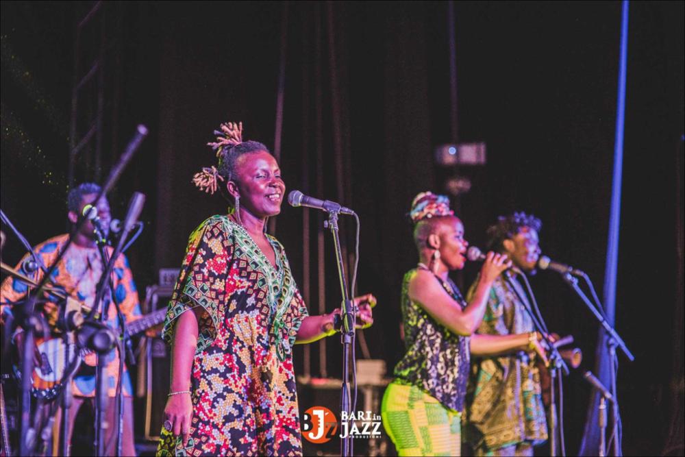 "Bari in Jazz" è un Festival Metropolitano con cadenza annuale, organizzato da Abusuan in Puglia, presenta concerti con ospiti nazionali ed internazionali. L’edizione 2018 del Festival Metropolitano "Bari in Jazz", la quattordicesima, è stata interamente dedicata alle figure femminili nella musica e nel jazz, nel canto, nella composizione e nell’arrangiamento, nell’uso dei vari strumenti e stili musicali. Come ogni anno il Festival Metropolitano Bari in Jazz, luogo d’incontro della musica jazz con altri generi musicali, offre una vetrina d’eccellenza alle grandi artiste e a quelle emergenti, promuovendo anche nuove creazioni....