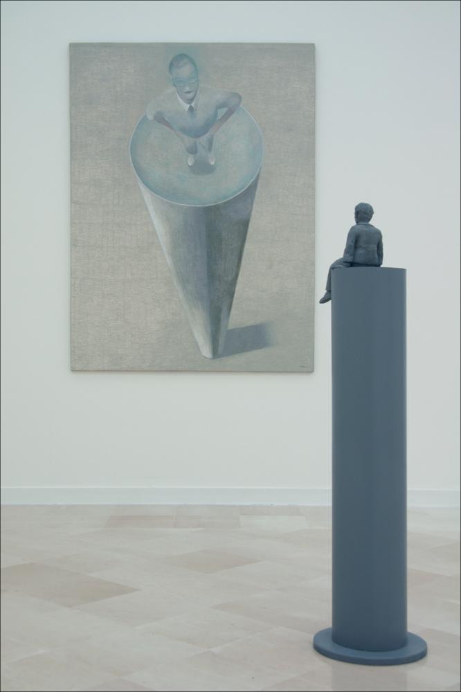 “Empatia”, riprodotta in formato digitale, è una installazione dell'artista pugliese Giuseppe Sylos Labini, realizzata nel 2012. L'artista, attivo sul panorama locale e nazionale dal 1972, è stato allievo del Prof. De Palma, assistente di Decorazione di Mimmo Conenna, diplomato all'Accademia di Belle Arti di Bari, della quale ha ricoperto il ruolo di Direttore. L'artista, in particolar modo nell'ultimo decennio, affronta il tema della solitudine nella moltitudine, ossia il senso di isolamento e di lontananza dell'individuo contemporaneo dal resto dei suoi simili. L'installazione affronta il tema soffermandosi principalmente sul senso di solitudine, facendo dialogare il dipinto di pastelli ad olio (tecnica costante di Sylos Labini) con una sculturina poggiata su supporto...