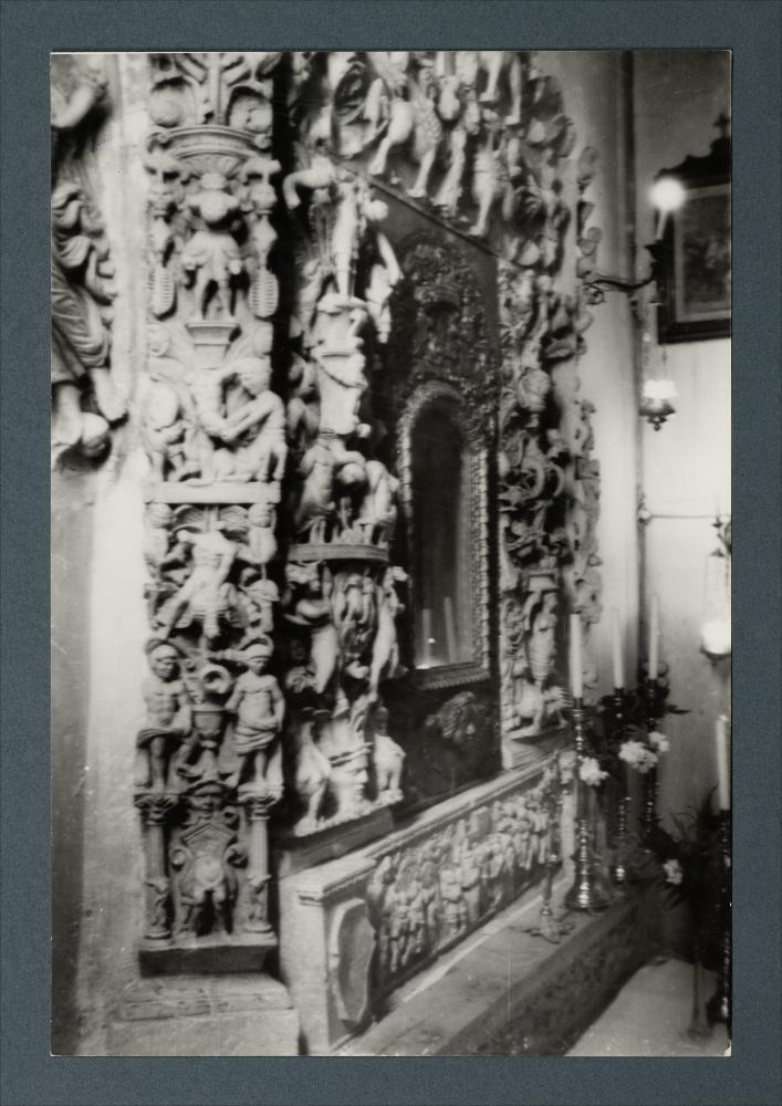 <div class="ql-editor"><div>Documentazione fotografica: chiesa SS. Annunziata, altare della Madonna della Pietà, parete sinistra, Andria.</div><div><br></div><div>La raccolta fotografica di Giuseppe Ceci (1863-1938), studioso delle arti figurative dell’Italia meridionale e tra i promotori delle Società di Storia Patria di Napoli e della Puglia, si inserisce nel vivace clima culturale dell’Italia postunitaria, caratterizzato dal progressivo consolidarsi di una «coscienza nazionale» alimentata anche dal confronto e dal dialogo con le realtà storiche e culturali locali.</div><div>Oggi la Biblioteca Comunale di Andria conserva oltre settecento fotografie dedicate alla Puglia medievale, a Napoli e al patrimonio storico-artistico dell̵...