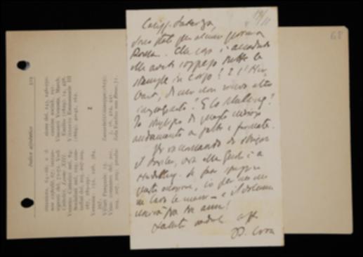 Nella cartolina Benedetto Croce sollecita Giovanni Laterza a riprendere la spedizione delle bozze dei volumi di Johann F. Herbart, Friedrich W.J. Schelling e soprattutto quelle del volume di Karl Vossler, approfittando del soggiorno del curatore della traduzione italiana Tommaso Gnoli presso l'autore ad Heidelberg.