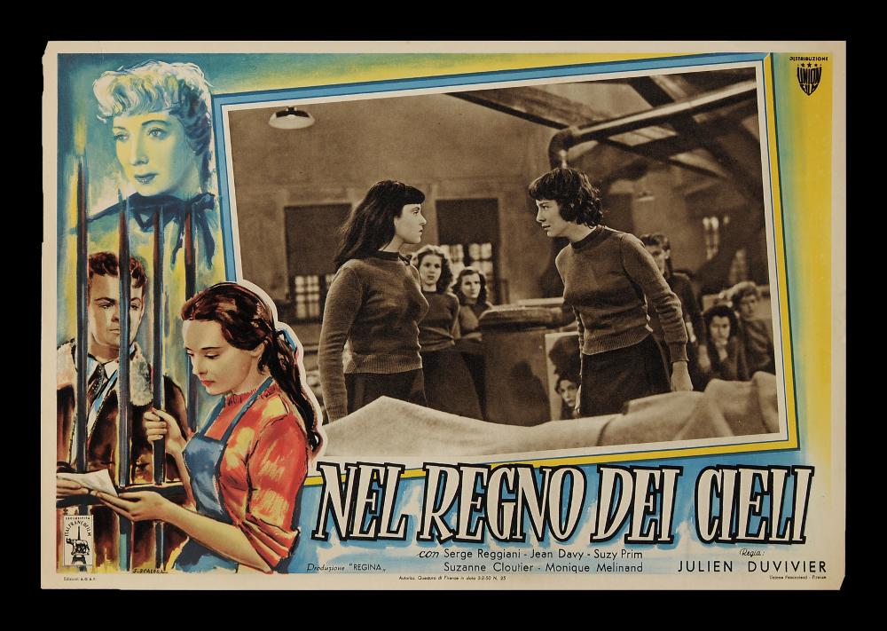 L'immagine riproduce uno dei manifesti conservati presso la Mediateca Regionale Pugliese (vedi Note). Si tratta di una delle fotobuste del film “Nel regno dei cieli”, del 1949 per la regia di Julien Duvivier. A fare da cornice ad una fotografia di scena in bianco e nero troviamo l’illustrazione a firma di S. Scalora: in primo piano Suzanne Cloutier è immortalata intenta nel leggere una lettera, aggrappata significativamente ad una sbarra che richiama le celle di una prigione al di là del quale si intravede il suo innamorato. Alle loro spalle, in alto, il ritratto di Nicole Besnard, interprete della dura direttrice, dipinta in uno sfumato continuo con lo sfondo. In basso, in stampatello maiuscolo, c’è il titolo....