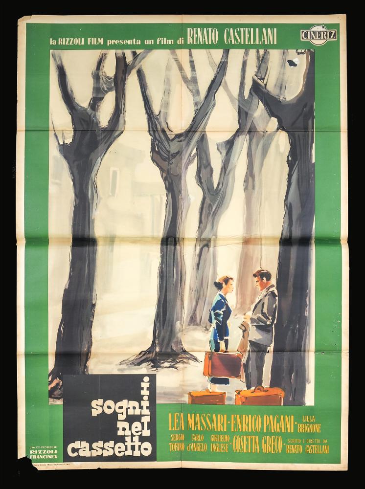 L'immagine riproduce uno dei manifesti conservati presso la Mediateca Regionale Pugliese (vedi Note). Si tratta del manifesto del film italo-francese "I sogni nel cassetto", la cui illustrazione è a firma di Ercole Brini. È una composizione pittorica delicata, caratteristica che contraddistingue tutte le sue opere; Brini infatti prediligeva l'uso degli acquerelli, tecnica che gli permetteva di creare racconti in cui le figure si fondono al paesaggio, figure diverse si fondono una nell'altra, in atmosfere impalpabili e ricche di fascino. Anche questa composizione presenta una pittura emozionale e poetica: pochi elementi e pennellate vibranti rendono la malinconia che pervade tutta la scena descritta. «Le composizioni di Brini si caratterizzano per modernità e scioltezza:...