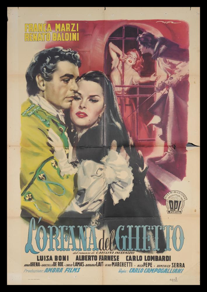 L'immagine riproduce uno dei manifesti conservati presso la Mediateca Regionale Pugliese (vedi Note). Si tratta del manifesto del film "L'orfana del ghetto", a firma di Deseta (Enrico De Seta), disegnatore e pittore italiano, noto come fumettista per giornali satirico-umoristici e periodici per ragazzi e soprattutto per la sua produzione di illustrazioni cinematografiche. La composizione pittorica valorizza le singole figure, protagoniste del film, con tinte accese, acide, e pennellate molto fluide. Lo spazio è diviso simmetricamente in due, con in primo piano l'abbraccio romantico e drammatico tra l'attrice Luisella Boni e Alberto Farnese, meravigliosamente ritratti. In secondo piano, una scena del film nei toni del porpora e vinaccio rappresentata con pennellate più v...