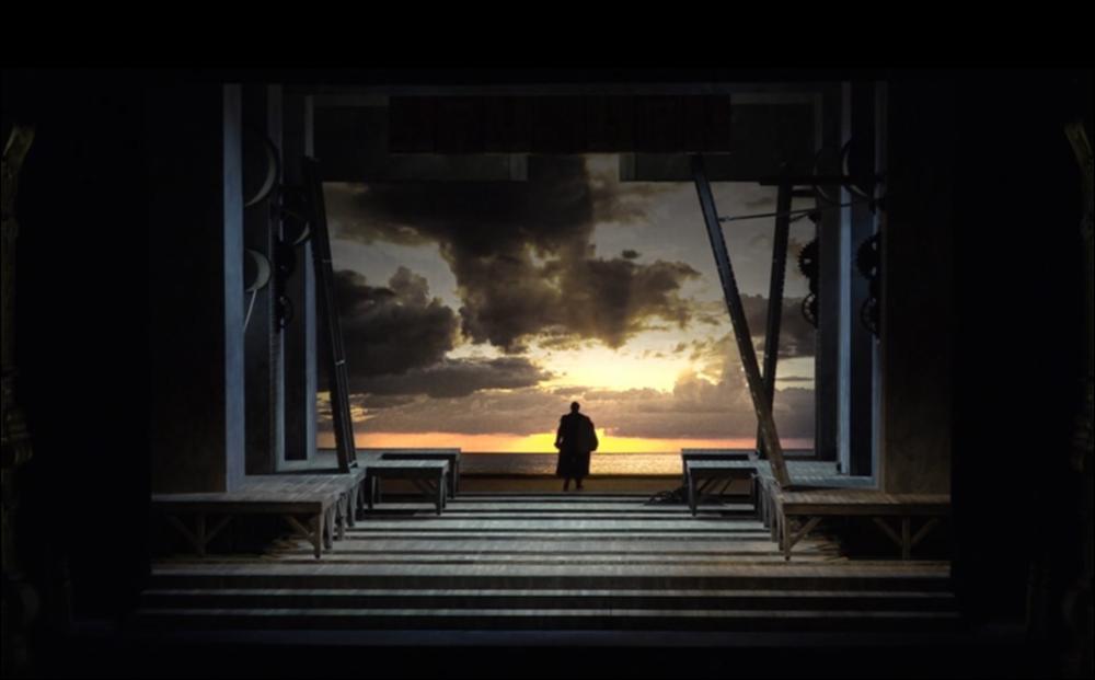 Per la Stagione Lirica 2019, la Fondazione Petruzzelli ha proposto per la prima volta a Bari una delle opere più complesse di Giuseppe Verdi, il “Simon Boccanegra”, melodramma in un prologo e tre atti, su libretto di Francesco Maria Piave con aggiunte e modifiche di Arrigo Boito nella versione del 1881, tratto dal dramma “Simón Bocanegra” di Antonio García Gutiérrez.
Genova, XIV secolo. Il plebeo Simon Boccanegra ama Maria e da questa ha una figlia, ma la donna muore e la piccola scompare. Simone viene eletto doge grazie alle manovre di Paolo. La figlia riappare con il nome di Amelia 25 anni dopo, amata dal patrizio Gabriele Adorno. Il doge vorrebbe maritarla a Paolo, ma quando si accorge dell’identità della donna annulla le nozze. Paolo medita vendetta, studiando il ra...