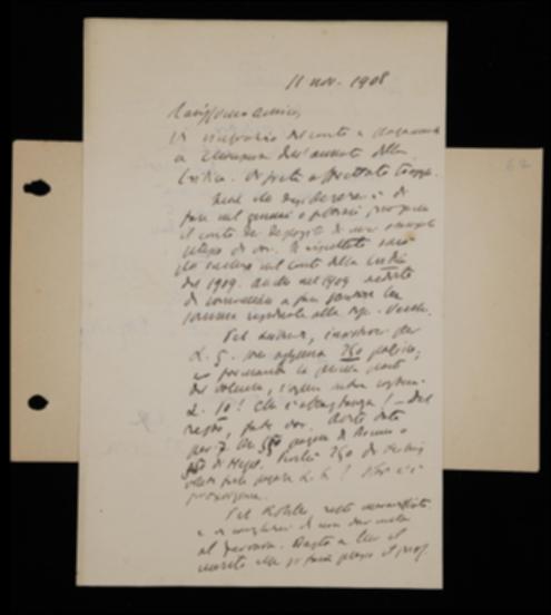 Nella lettera, Benedetto Croce ringrazia Giovanni Laterza per il pagamento dell'annata de "La Critica" appena conclusa, istruendolo sul rendiconto per l'annata successiva; lo invita poi a ridurre il prezzo di copertina del volume Gottfried W. Leibniz appena tirato. Croce consiglia inoltre Laterza di non corrispondere alcun compenso a Luigi Ferrara, prefatore del volume di Josef Kohler “Moderni problemi del diritto” e gli comunica l'invio della traduzione di una lettera dell'editore Dürr[sche] in merito alla pubblicazione del volume “Zur Wiedergeburt des Idealismus” di Ferdinand J. Schmidt, per il quale aggiunge di aver trovato, a Napoli, un professore tedesco, Christoph Derichsweiler, disponibile per la traduzione.