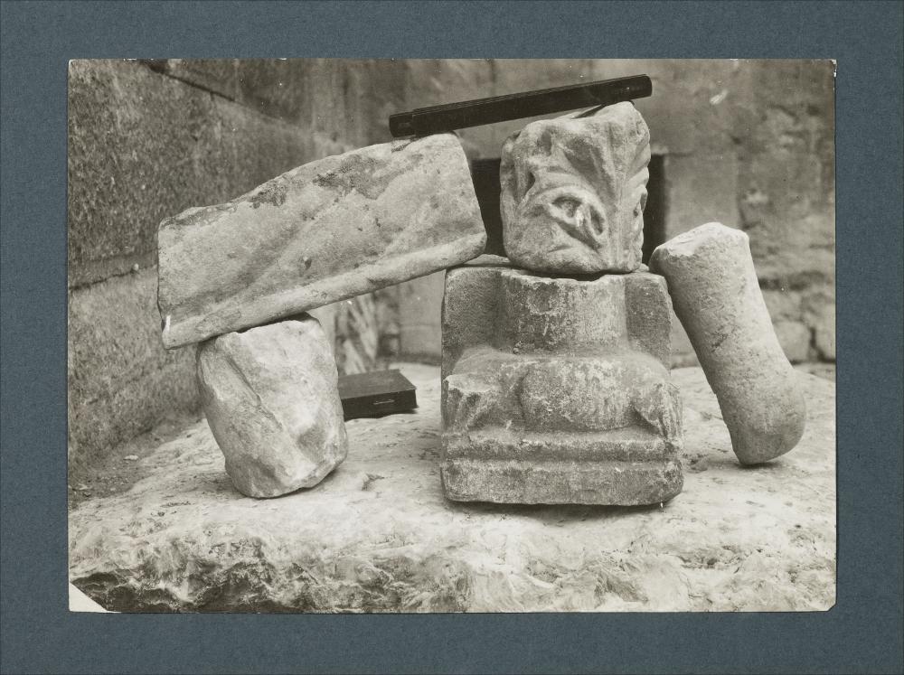 <div class="ql-editor"><div>Documentazione fotografica di frammenti scultorei erratici, XI-XII secolo, Andria.</div><div><br></div><div>La raccolta fotografica di Giuseppe Ceci (1863-1938), studioso delle arti figurative dell’Italia meridionale e tra i promotori delle Società di Storia Patria di Napoli e della Puglia, si inserisce nel vivace clima culturale dell’Italia postunitaria, caratterizzato dal progressivo consolidarsi di una «coscienza nazionale» alimentata anche dal confronto e dal dialogo con le realtà storiche e culturali locali.</div><div>Oggi la Biblioteca Comunale di Andria conserva oltre settecento fotografie dedicate alla Puglia medievale, a Napoli e al patrimonio storico-artistico dell’Italia meridionale. Il corpus ...