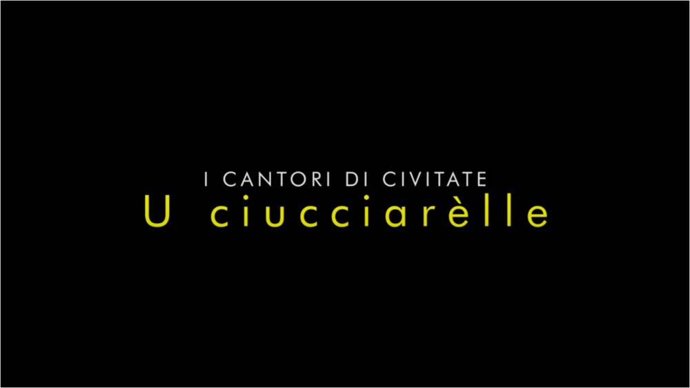 Il brano racconta la cultura contadina attraverso le sonorità e le danze pugliesi e mediterranee, dove i versi dipingono scenari della storia del nostro folklore e delle nostre tradizioni. L’asino “U ciucciarèlle” è un brano popolare che racconta della scomparsa dell’amato asinello conosciuto per la sua bella voce che ragliava come un “tenore”.