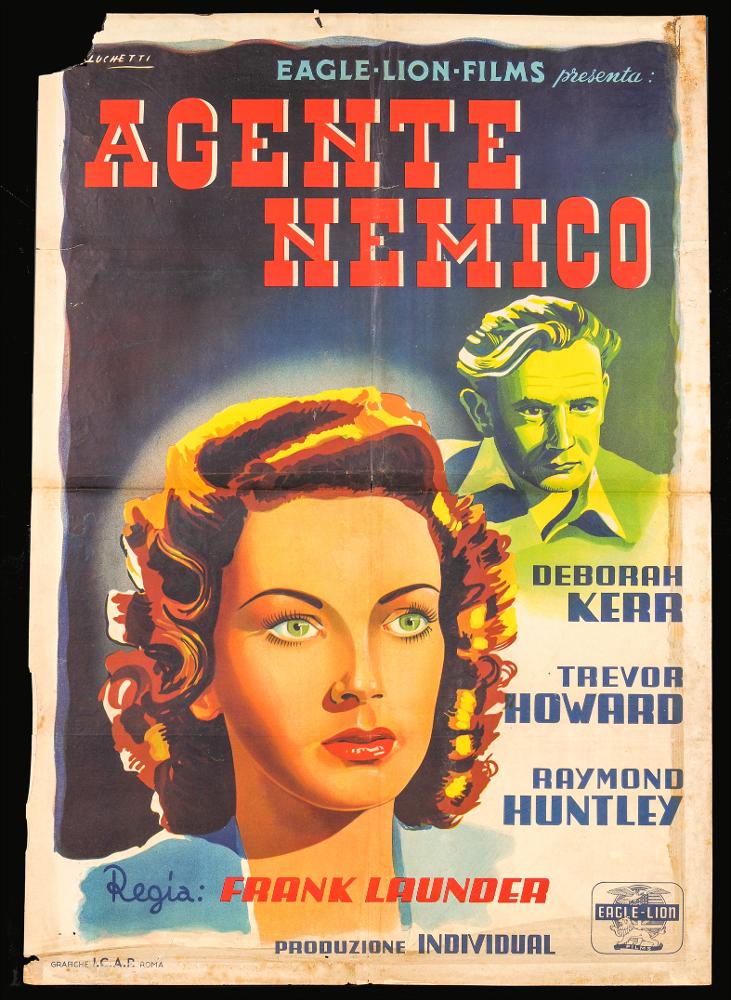 L'immagine riproduce uno dei manifesti conservati presso la Mediateca Regionale Pugliese (vedi Note). Si tratta di una delle versioni grafiche per il manifesto del film "Agente nemico" del 1946 per la regia di Frank Launder. In alto a sinistra, seppur il manifesto presenti una lacerazione proprio nell'angolo, è possibile riconoscere una firma, probabilmente Luchetti. La composizione è molto semplice e si presenta molto luminosa grazie ai giochi di luce ed ombra utilizzati dall'artista. Su uno sfondo blu notte vi sono, in primo piano il bellissimo volto della protagonista Deborah Kerr, dai tratti molto dorici e con lo sguardo rivolto verso un orizzonte non determinato. Alle sue spalle, in monocromo verde, un personaggio secondario ed enigmatico nella trama, interpretato ...