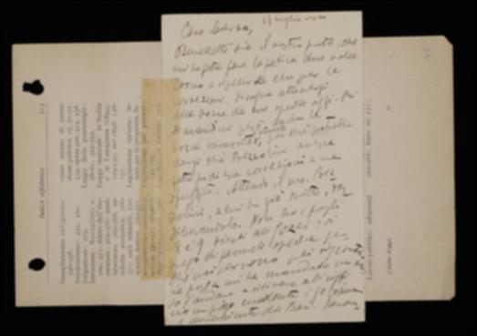 nella cartolina, Fausto Nicolini insiste affinché Giovanni Laterza inviti il proto ad attenersi alle correzioni del revisore e, in merito al volume in corso di Carlo Gozzi, prega l'editore di spedirgli le bozze ritrovate con le correzioni di Giuseppe Prezzolini e alcuni fogli già tirati per riscontri; in merito poi al secondo volume del Gozzi, chiede che gli sia inviato il manoscritto. Infine il Nicolini, lamentando di non poter ricevere a domicilio i plichi con le bozze, manda al Laterza altre bozze corrette dal Prezzolini.