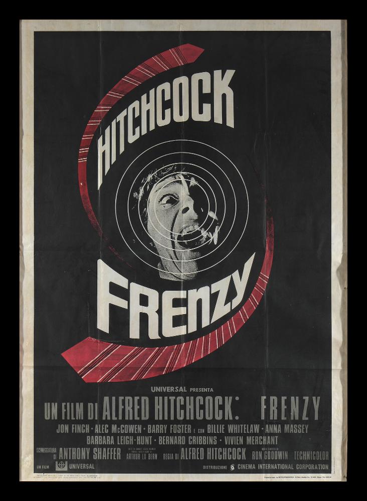 Prima edizione italiana del manifesto del film "Frenzy" diretto da Alfred Hitchcock nel 1972. Presentato fuori concorso alla chiusura del 25º Festival di Cannes, è il penultimo film del regista che per girarlo tornò a Londra, sua città natale. Ritorna, nella scelta grafica, il tema del vortice con un volto di terrore al centro e una doppia cravatta rossa che definisce il movimento circolare, il quale sarà l'elemento portante della pellicola. Il manifesto originale è conservato nell’Archivio della Mediateca Regionale Pugliese....