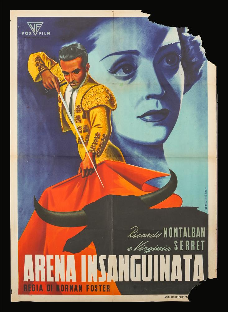 “Arena insanguinata” (titolo originale “La hora de la verdad”) è un film messicano del 1945 diretto da Norman Foster, su sceneggiatura di Janet Alcoriza, Norman Foster e José Luis de Celis.
Tra gli interpreti principali ricordiamo Ricardo Montalban e Virginia Serret.
Il manifesto cinematografico è firmato Cremonesi – Rossetti. 
Giancarlo Rossetti fu un noto illustratore e grafico milanese che insieme a suo cognato Carmelo Cremonesi fondò nella sua città lo Studio Stile che presto diventò un’importantissima agenzia pubblicitaria.
L’immagine del manifesto colpisce per l’impostazione della composizione con il torero in primo piano che tenta di sferrare il colpo mortale sulla testa del toro. Sullo sfondo il ritratto curatissimo di Virginia Serret. La scelta dei colori è d’i...