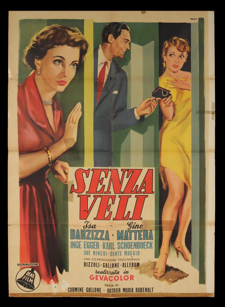 L'immagine riproduce uno dei manifesti conservati presso la Mediateca Regionale Pugliese (vedi Note). Si tratta di una delle versioni grafiche del manifesto del film "Senza veli", a firma di Manno (Dante Manno). Formatosi all'Accademia di Belle Arti, dove fu allievo di Duilio Cambellotti, è stato un grande artista e pittore di cinema. Questo influenzerà la sua carriera, dedicandosi totalmente alla pittura di cinema, sua grande passione fino alla crisi degli anni '70. L'uso degli acquerelli e della tempera, di colori compatti e pastosi rendono le sue figure ben definite e morbide, unendo un certo stile classico e accademico ad una grafica moderna. Manno, come molti altri pittori dell'epoca dediti alla pittura per manifesti, si fece interprete del filone Neorealista dei f...