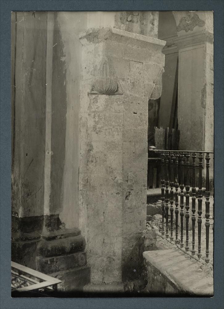 <div class="ql-editor"><div>Documentazione fotografica: Chiesa Annunziata, pilastro presbiterale, Andria, foto di Aurelio Malgherini.</div><div><br></div><div>La raccolta fotografica di Giuseppe Ceci (1863-1938), studioso delle arti figurative dell’Italia meridionale e tra i promotori delle Società di Storia Patria di Napoli e della Puglia, si inserisce nel vivace clima culturale dell’Italia postunitaria, caratterizzato dal progressivo consolidarsi di una «coscienza nazionale» alimentata anche dal confronto e dal dialogo con le realtà storiche e culturali locali.</div><div>Oggi la Biblioteca Comunale di Andria conserva oltre settecento fotografie dedicate alla Puglia medievale, a Napoli e al patrimonio storico-artistico dell’Italia ...