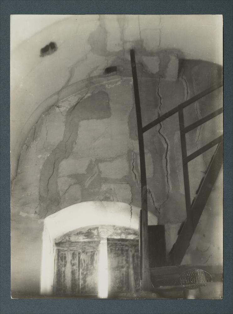 <div class="ql-editor"><div>Documentazione fotografica: Lesione interna del convento benedettine, Andria, foto Aurelio Malgherini.</div><div><br></div><div>La raccolta fotografica di Giuseppe Ceci (1863-1938), studioso delle arti figurative dell’Italia meridionale e tra i promotori delle Società di Storia Patria di Napoli e della Puglia, si inserisce nel vivace clima culturale dell’Italia postunitaria, caratterizzato dal progressivo consolidarsi di una «coscienza nazionale» alimentata anche dal confronto e dal dialogo con le realtà storiche e culturali locali.</div><div>Oggi la Biblioteca Comunale di Andria conserva oltre settecento fotografie dedicate alla Puglia medievale, a Napoli e al patrimonio storico-artistico dell’Italia mer...