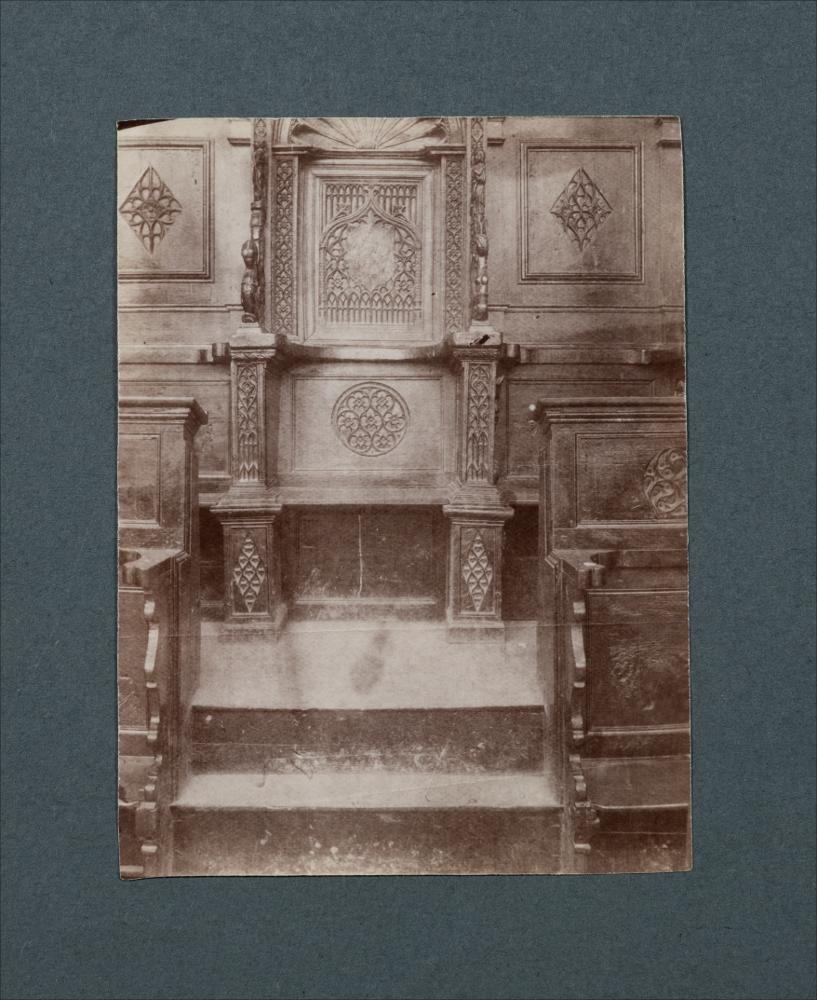 <div class="ql-editor"><div>Documentazione fotografica: Chiesa di San Domenico, seggio priorile del coro ligneo, Andria. Sul retro della fotografia è indicata l'attuale collocazione del manufatto nella Cattedrale di Andria, dove è utilizzato come trono vescovile.</div><div><br></div><div>La raccolta fotografica di Giuseppe Ceci (1863-1938), studioso delle arti figurative dell’Italia meridionale e tra i promotori delle Società di Storia Patria di Napoli e della Puglia, si inserisce nel vivace clima culturale dell’Italia postunitaria, caratterizzato dal progressivo consolidarsi di una «coscienza nazionale» alimentata anche dal confronto e dal dialogo con le realtà storiche e culturali locali.</div><div>Oggi la Biblioteca Comunale ...