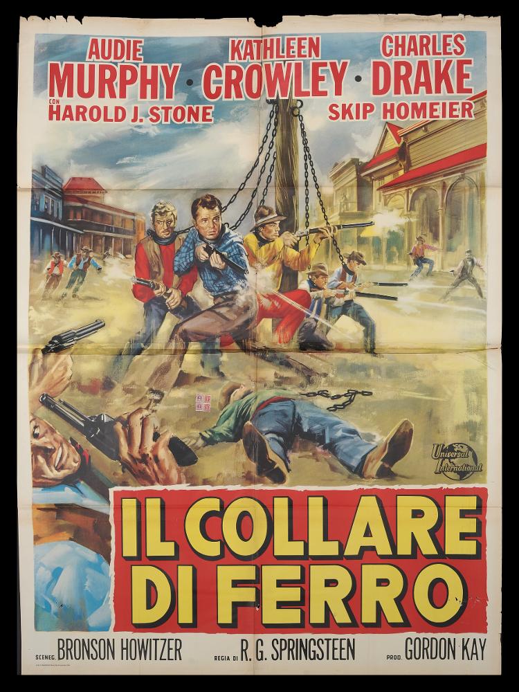 L'immagine riproduce uno dei manifesti conservati presso la Mediateca Regionale Pugliese (vedi Note). Si tratta della versione grafica del manifesto del film "Il collare di ferro". Anche se di artista anonimo, l'opera mostra una composizione pittorica tradizionale. Lo spazio è occupato da un'unica scena, molto descrittiva, in cui i protagonisti (si riconoscono i volti di Audie Murhpy e Charles Drake), incatenati, sparano all'impazzata. Intorno, le architetture e i colori richiamano perfettamente l'atmosfera dei luoghi western, narrati in tantissimi lungometraggi del fortunato genere....
