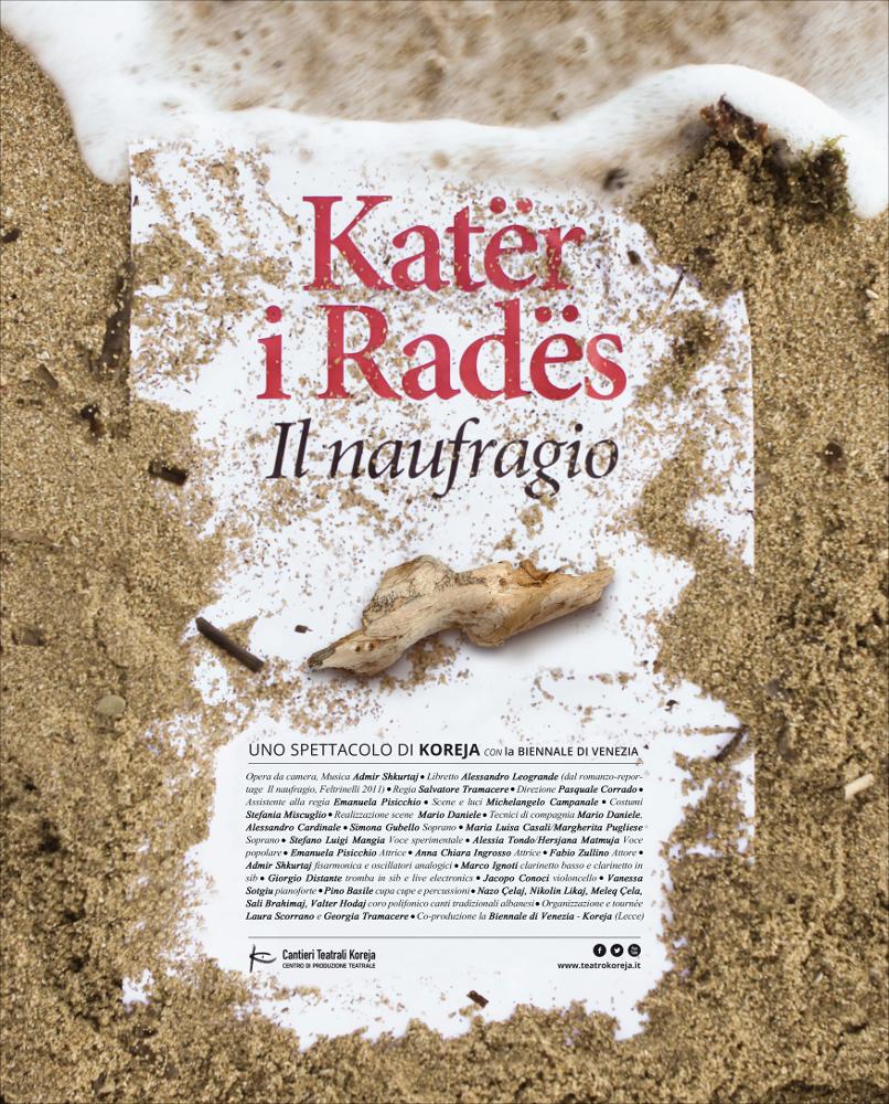 L'immagine in oggetto è la locandina dello spettacolo “Katër i Radës. Il Naufragio”, produzione nata dalla co-produzione della Biennale di Venezia e Koreja, messa in scena per la prima assoluta, il 12 ottobre 2014, nell'ambito del 58° Festival Internazionale di Musica Contemporanea della Biennale di Venezia. Lo spettacolo, per la regia di Salvatore Tramacere, è il risultato dell'unione del libretto di Alessandro Leogrande, tratto dal suo romanzo-reportage “Il naufragio” (Feltrinelli, 2011) e le musiche del compositore albanese Admir Shkurtaj, per mettere in scena una delle tragedie dell'emigrazione, lo speronamento da parte della corvette Sibilla della Marina Militare Italiana e l'affondamento dell'imbarcazione albanese Katër i Radës. Morirono circa 80 persone di cui si...