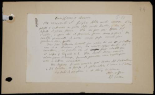 Con l'auspicio che la carta proposta per “La Critica” faccia una buona figura nonostante gli evidenti difetti, Benedetto Croce, nella cartolina, anticipa a Giovanni Laterza che di lì a qualche giorno gli comunicherà, di comune accordo con Achille Pellizzari, le sue decisioni in merito alle questioni tipografiche della nuova collana degli scrittori d'Italia. Inoltre il filosofo prega l'editore barese di sollecitare Giuseppe Prezzolini ed Emilio Cecchi a sbrigare la correzione delle loro bozze.