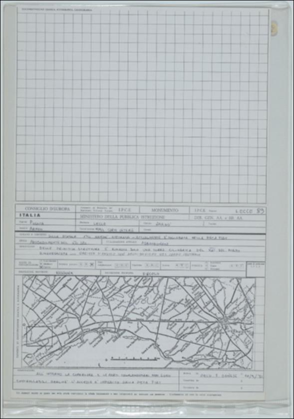 La scheda in oggetto è parte del volume “Censimento delle opere fortificate in Puglia”, risultato dell'attività promossa dalla Regione Puglia tra il 1981 e il 1982, per individuare e descrivere le principali costruzioni in muratura presenti nel territorio. Composta da due fogli sciolti, è redatta dall'architetto F. Danese nel settembre 1981. La masseria Corte Vetere è situata a Nardò in provincia di Lecce, in zona rurale. La masseria risale probabilmente al XVI secolo e resta traccia unicamente della torre cilindrica che ha subito diversi rimaneggiamenti. La torre presenta una garitta d’angolo con archibugiere nel corpo centrale.