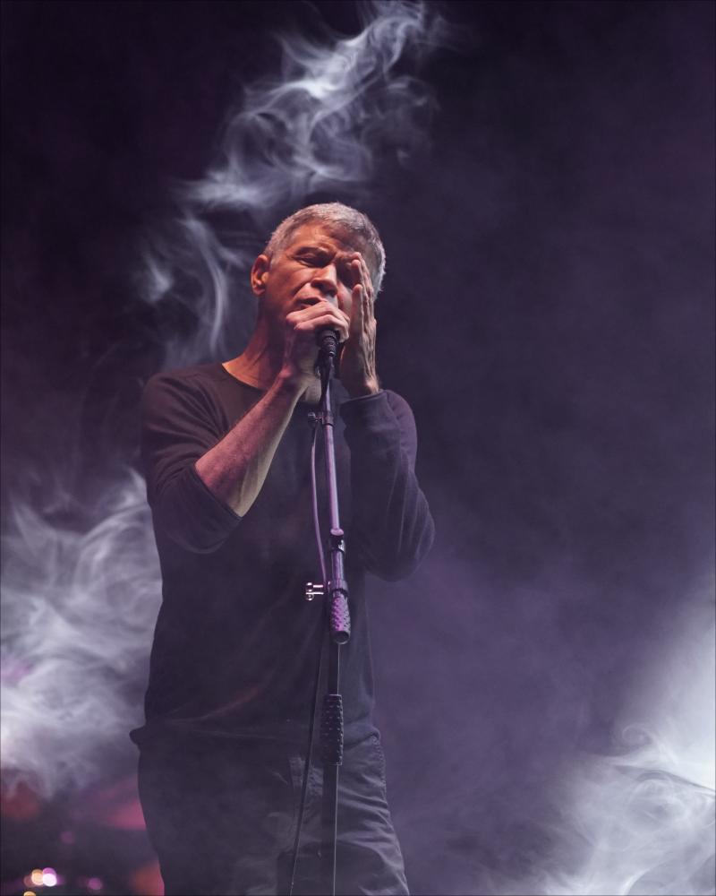 <div>Lo scatto racconta un momento dello spettacolo musicale di Marco Morandi “20 canzoni da portare su un’isola deserta”, andato in scena il 12 maggio 2024 presso il Teatro AncheCinema di Bari.</div><div>Un viaggio tra i pezzi intramontabili a cui Marco Morandi è più legato, quelli dei cantautori che fanno parte del suo mondo, da Rino Gaetano a Lucio Dalla, Franco Battiato, Ivano Fossati, e altri.</div><div>Tra i brani in scaletta anche Centonove, un omaggio a Rino Gaetano pubblicato da Marco Morandi il 28 ottobre 2022 al fine di celebrare l’artista che più di tutti ha influenzato la sua crescita artistica.</div>...