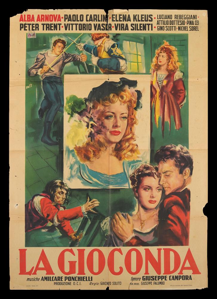 L'immagine riproduce uno dei manifesti conservati presso la Mediateca Regionale Pugliese (vedi Note). Si tratta di uno dei manifesti del film in bianco e nero “La Gioconda” del 1953 per la regia di Giacinto Solito, basato sull’opera omonima di Amilcare Ponchielli su libretto di Arrigo Boito. L’illustrazione è a firma di Palt, nome d’arte utilizzato da Tarquini Paolo, "Pittore non Pittore" come lui stesso si definì, artista che condivise la sua arte con il padre Sabatino ed i fratelli Luigi e Glauco. Qui Tarquini utilizza il tradizionale sfumato e policromo, tipico degli anni Trenta, dando risalto maggiormente ai colori pastello. La composizione grafica è divisa in quattro blocchi narrativi che rappresentano scene del film su uno sfondo verde. Al centro, in una cornice, ...
