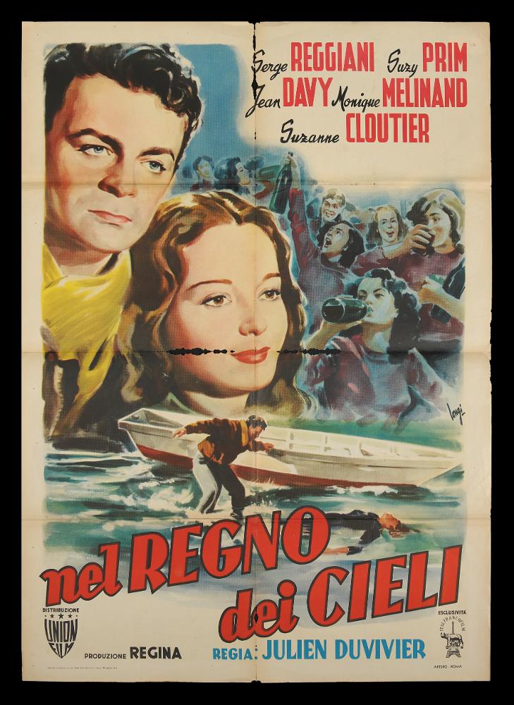 L'immagine riproduce uno dei manifesti conservati presso la Mediateca Regionale Pugliese (vedi Note). Si tratta di uno dei manifesti del film “Nel regno dei cieli” del 1949 per la regia di Julien Duvivier. La composizione grafica è a firma di Carloantonio Longi (Longi), illustratore e cartellonista cinematografico tra i più importanti sulla scena italiana tra gli anni cinquanta e settanta del Novecento. In linea con gli altri manifesti dell’artista, anche qui si nota subito l’eleganza della composizione e la predilezione per l’utilizzo dei colori caldi e di pennellate ampie. Colpisce subito il forte realismo dei volti dei due protagonisti Serge Reggiani e Suzanne Cloutier in secondo piano, dobbiamo ricordare infatti che Longi iniziò la sua carriera artistica come ritrat...