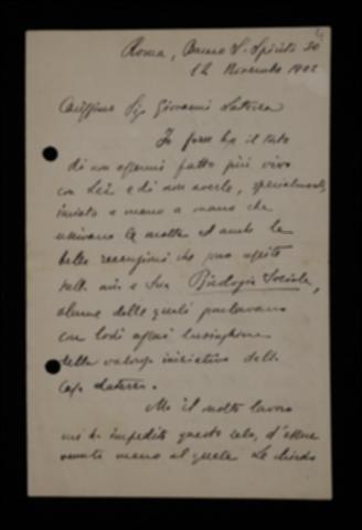 Nella lettera, Paolo Orano si scusa con l'editore per il lungo silenzio e per non avergli inviato le recensioni al suo volume. Propone a Laterza la pubblicazione di un nuovo volume dal titolo "I Moderni medaglioni filosofici".