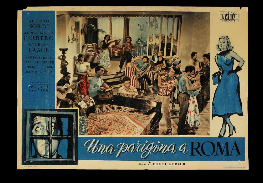 L'immagine riproduce uno dei manifesti conservati presso la Mediateca Regionale Pugliese (vedi Note). Si tratta di uno dei soggetti realizzati per la fotobusta di “Una parigina a Roma”, film del 1954. Tutto l'insieme è concepito in modo elegante e raffinato, sui toni del blu, grigio e bianco. Infatti la mezza cornice che gira lungo l'opera accoglie a sinistra in basso una delle due illustrazioni dell'anonimo artista: il ritratto di Alberto Sordi in gabbia, sottolineando uno dei momenti cruciali del film. Sul bordo a destra, invece la figura intera che ritrae l'attrice Barbara Laage, che interprete la ballerina parigina Germaine....