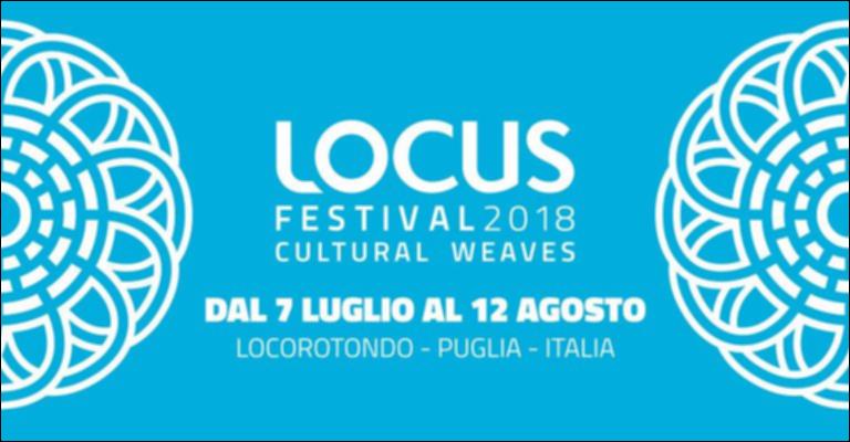 Il video racconta un momento della XIV edizione del "Locus Festival": Cultural Weaves. La quattordicesima edizione del Locus festival celebra la musica come linguaggio universale, codice dell’animo che supera qualsiasi barriera geografica, linguistica e sociale. Il simbolo ed il claim del Locus 2018 apre sul caratteristico borgo pugliese di Locorotondo, nel cuore della valle d’Itria, agli intrecci culturali che formano le musiche popolari contemporanee; infatti Locus vuol dire luogo, e il nome del paese Locorotondo esprime la circolarità del suo centro storico così come l’ispirazione globale del Festival. Il video in oggetto racconta il concerto dei Baustelle, svoltosi il 28 luglio....