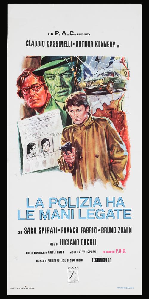 L'immagine riproduce uno dei manifesti conservati presso la Mediateca Regionale Pugliese (vedi Note). Si tratta di una delle locandine del film “La polizia ha le mani legate” del 1975 per la regia di Luciano Ercoli, a firma di Ezio Tarantelli. Noto per la produzione di illustrazioni per film minori e quelli del genere "Spaghetti western", Tarantelli è un artista e grafico, fondatore dello Studio E2 insieme al collega Enzo Sciotti. Questa locandina si differenzia dalle altre a sua firma presenti in collezione. Qui il bianco predominante, la linearità e la pulizia della composizione, lasciano il posto a una narrazione più complessa, su più livelli accostati e i colori utilizzati sono corposi e differenti. Notiamo l’attenzione per i particolari dei volti. Anche in questo c...