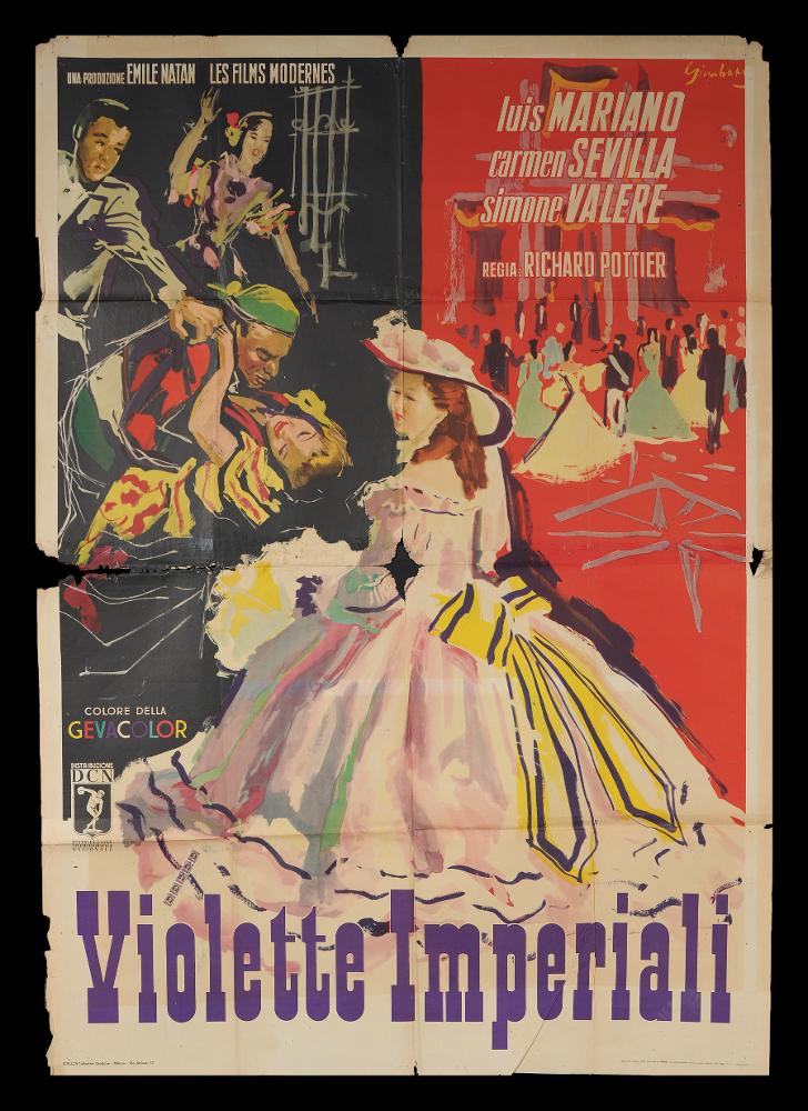 L'immagine riproduce uno dei manifesti conservati presso la Mediateca Regionale Pugliese (vedi Note). Si tratta di uno dei manifesti del film “Violette Imperiali” del 1952 per la regia di Richard Pottier, a firma dell’illustratore calabrese Nicola Simbari (Simbari). Artista di fama internazionale, colpisce per la «freschezza del suo tratto e la velocità di modellato» (Baroni, 2018) e per la composizione geometrica dell’immagine. Perfettamente simmetrico il manifesto è diviso in due parti, differenti sin dal colore, nero e rosso e al centro la bellissima Carmen Sevilla nei panni di Violeta. Tutte le peculiarità stilistiche di Simbari sono riconoscibili: l’uso della spatola alternato agli acquerelli, la predilezione dei colori luminosi, timbrici e brillanti, la rappresent...