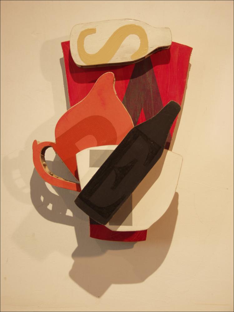 L'immagine digitale riproduce una scultura del 1998 dell'artista pugliese Paolo Lunanova. Tra i più influenti e attivi nel panorama artistico locale e internazionale sin dagli anni ‘70, Lunanova è stato professore assistente presso le Accademie di Napoli, Lecce e Bari, dove ha ricoperto il ruolo di docente di Tecniche e Tecnologie della Decorazione. I suoi primi lavori, quelli degli anni '70, si concentrarono principalmente su un racconto iper realista del quotidiano umano, quando appena venticinquenne aveva iniziato a dipingere ritratti di persone prese da fotografie di album di famiglie recuperati nella sua città, Molfetta. Dagli anni ‘80 i soggetti dei suoi lavori cambiano, poiché concentra la sua attenzione verso gli oggetti, come parte del quotidiano e delle person...