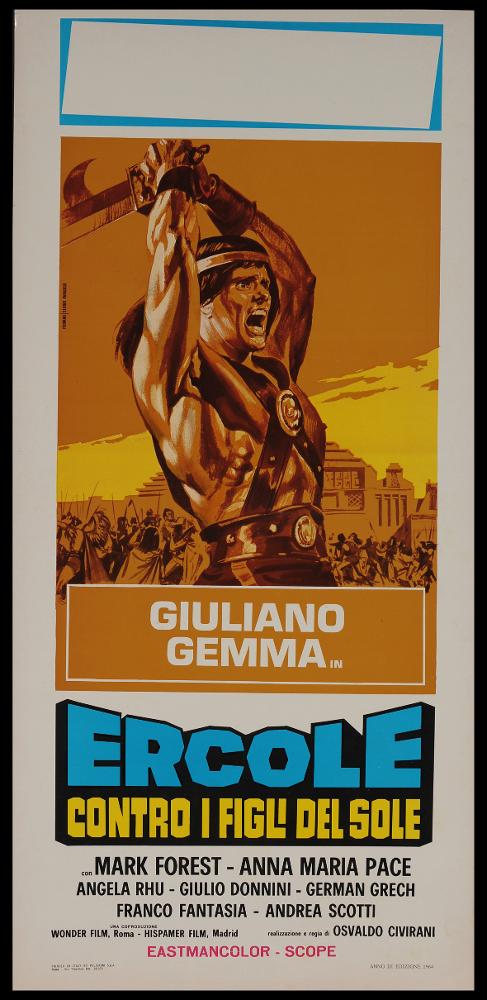 L'immagine riproduce uno dei manifesti conservati presso la Mediateca Regionale Pugliese (vedi Note). Si tratta della locandina del film italiano "Ercole contro i figli del Sole", a firma di Piovano per lo Studio Paradiso, con il quale realizzerà molti manifesti per il cinema. Rispetto a quella concepita per il manifesto dello stesso film a firma di Piovano per lo Studio Paradiso, consultabile in collezione, questa composizione risulta più minimalista e di impatto visivo. Tutto è incentrato infatti sui colori caldi della terra (marroni, ocra, gialli) che danno forma alla figura in tensione del guerriero Maytha, interpretato da Giuliano Gemma. Lo stile di Piovano sa contraddistinguersi per realismo e caratterizzazione chiara e precisa dei personaggi. Anche qui lo spazio ...