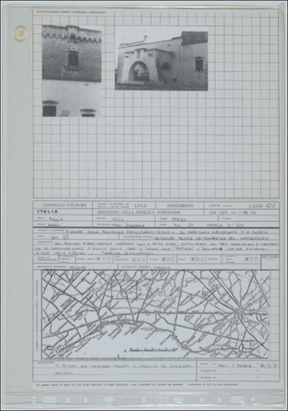 La scheda in oggetto è parte del volume “Censimento delle opere fortificate in Puglia”, risultato dell'attività promossa dalla Regione Puglia tra il 1981 e il 1982, per individuare e descrivere le principali costruzioni in muratura presenti nel territorio. Composta da due fogli sciolti, è redatta dall'architetto F. Danese il 28 agosto 1981. La masseria Zanzara è situata a Nardò in provincia di Lecce, in zona rurale. La masseria risale probabilmente al XVI secolo e presenta un corpo di fabbrica su due livelli di periodi differenti separati dal toro marcapiano: il livello inferiore realizzato in muratura intonacata ed il livello superiore rinascimentale con conci in pietra faccia a vista e coronamento superiore con archetti e beccatelli. Al complesso architettonico si acc...