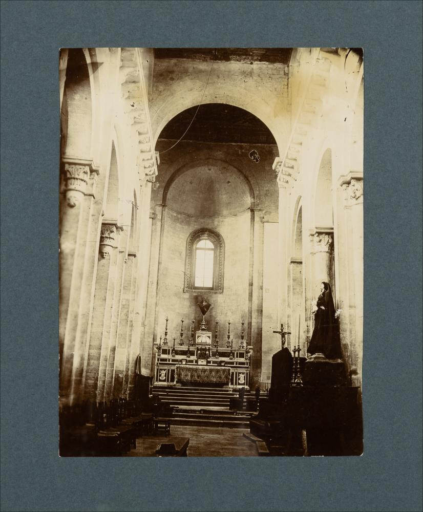 <div class="ql-editor"><div>Documentazione fotografica dell'interno della Cattedrale di Ruvo di Puglia.</div><div>﻿﻿La raccolta fotografica di Giuseppe Ceci (1863-1938), studioso delle arti figurative dell’Italia meridionale e tra i promotori delle Società di Storia Patria di Napoli e della Puglia, si inserisce nel vivace clima culturale dell’Italia postunitaria, caratterizzato dal progressivo consolidarsi di una «coscienza nazionale» alimentata anche dal confronto e dal dialogo con le realtà storiche e culturali locali.</div><div>Oggi la Biblioteca Comunale di Andria conserva oltre settecento fotografie dedicate alla Puglia medievale, a Napoli e al patrimonio storico-artistico dell’Italia meridionale. Il corpus restit...